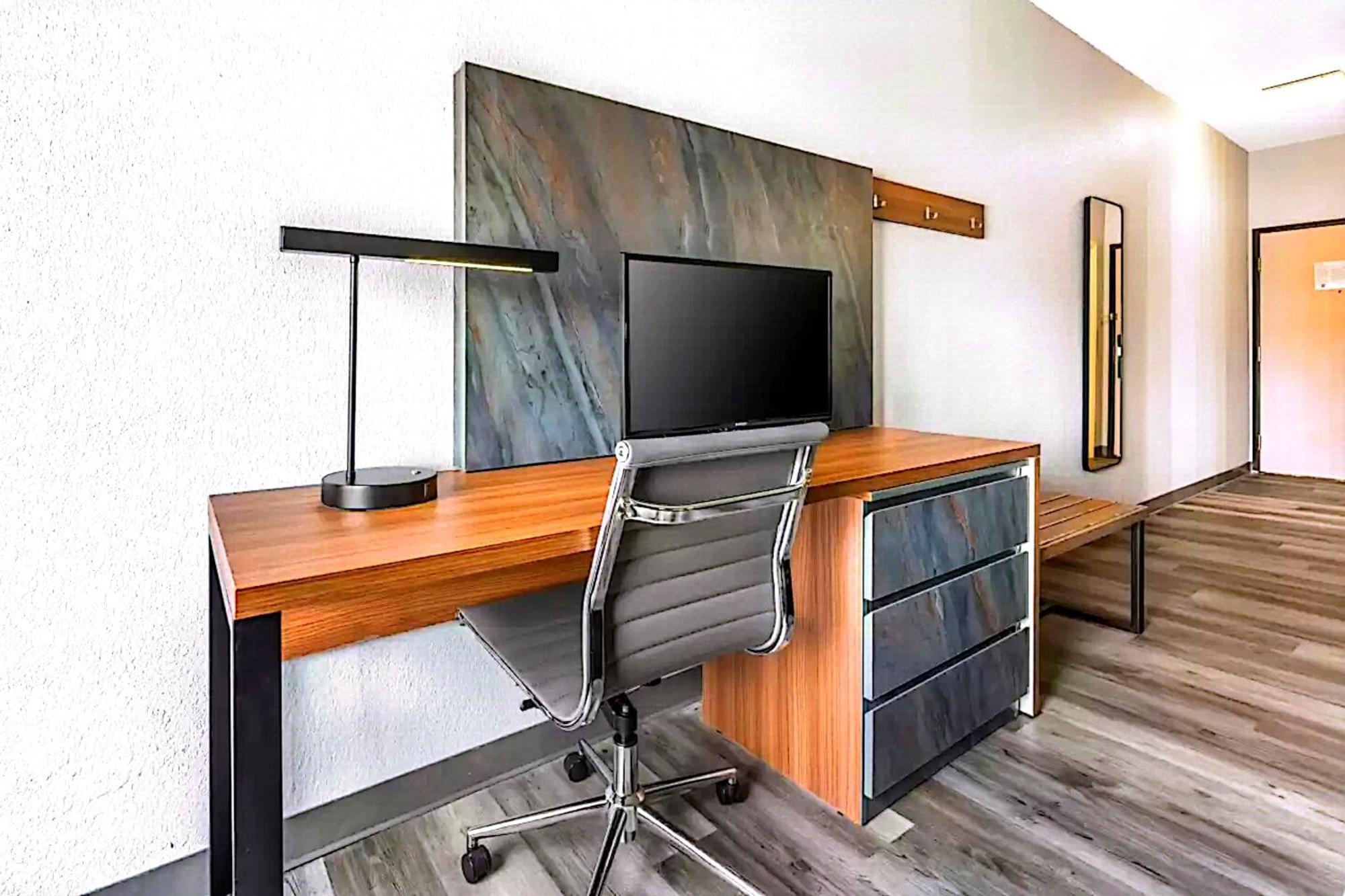 Quality Inn & Suites Μανχάταν Εξωτερικό φωτογραφία