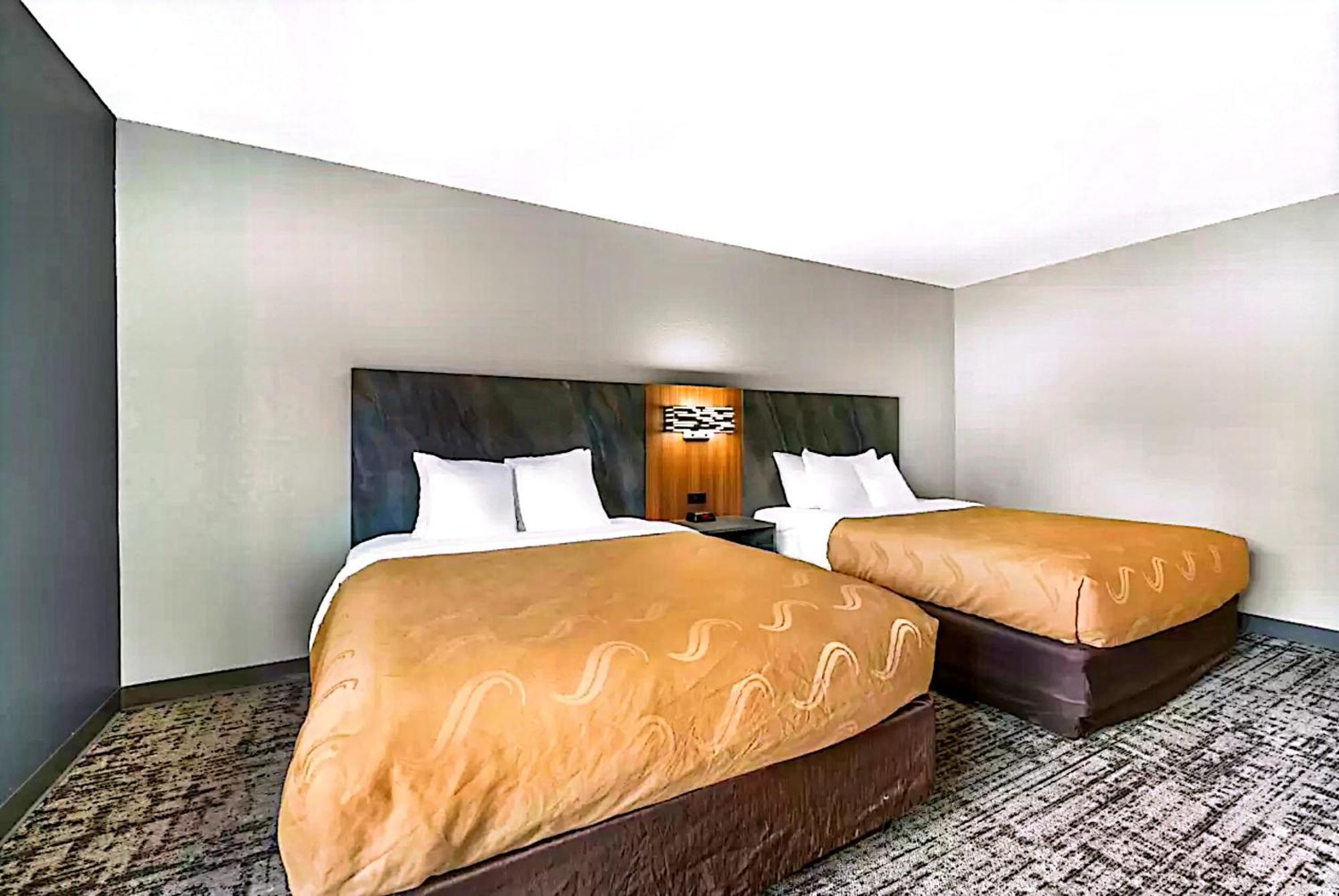Quality Inn & Suites Μανχάταν Εξωτερικό φωτογραφία