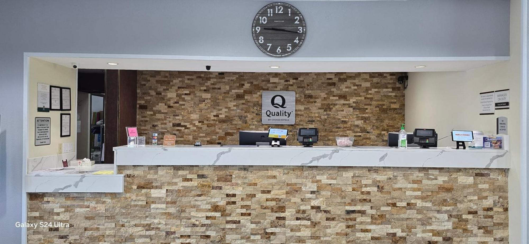 Quality Inn & Suites Μανχάταν Εξωτερικό φωτογραφία