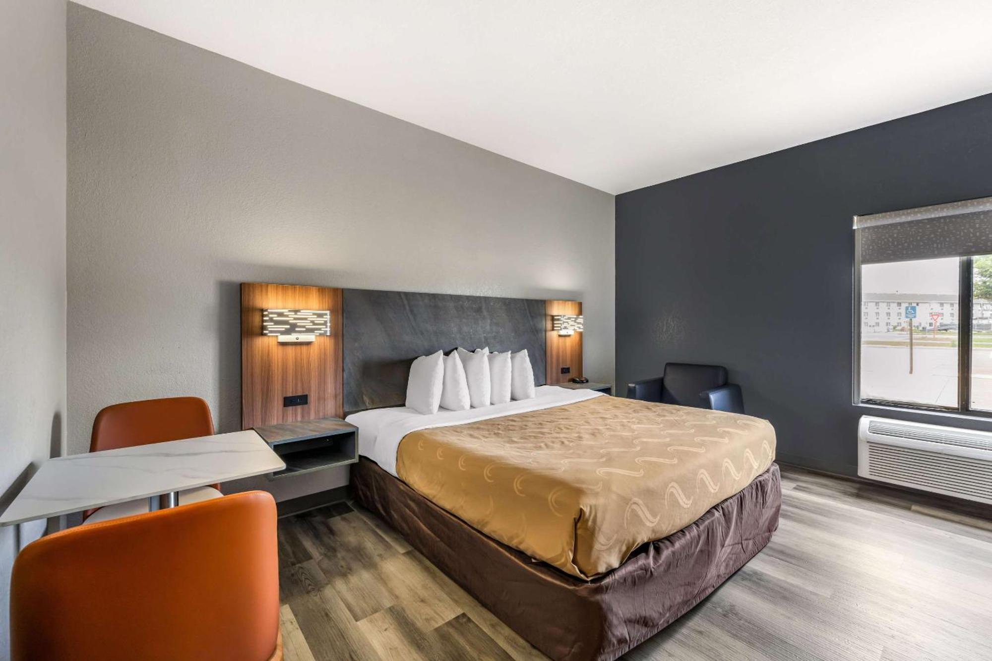 Quality Inn & Suites Μανχάταν Εξωτερικό φωτογραφία