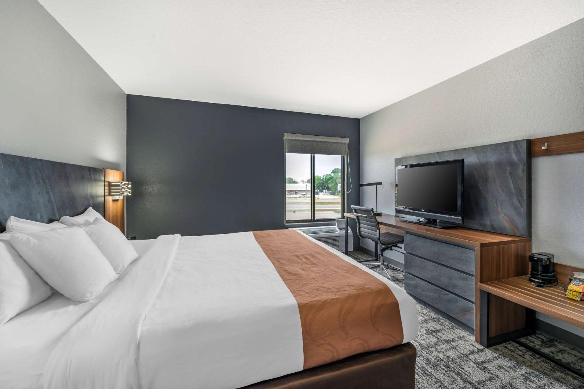Quality Inn & Suites Μανχάταν Εξωτερικό φωτογραφία