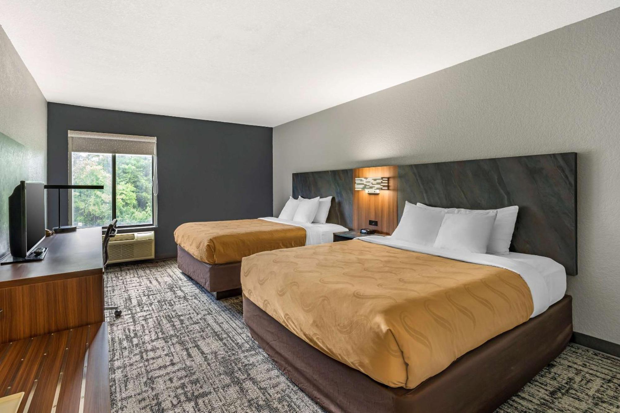 Quality Inn & Suites Μανχάταν Εξωτερικό φωτογραφία